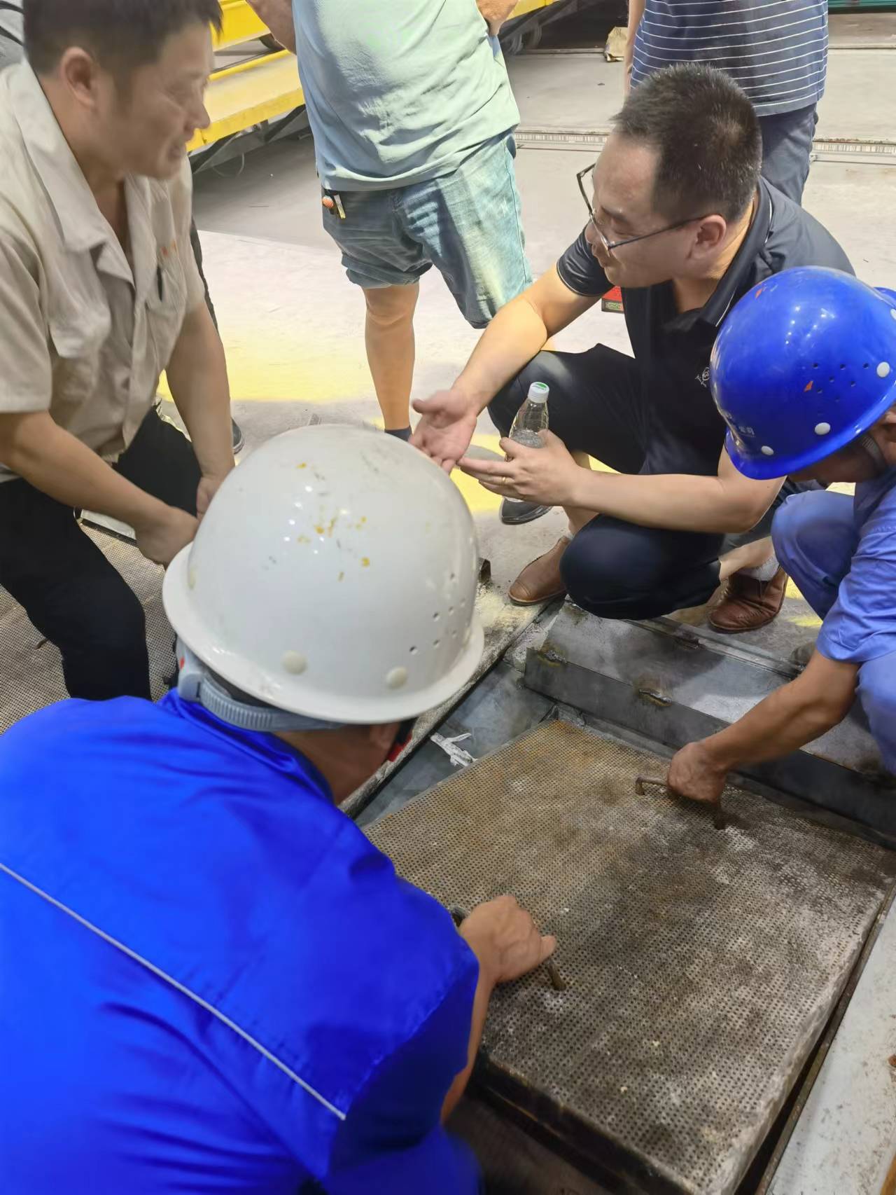 現(xiàn)場技術溝通交流.jpg